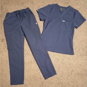 Figs light navy scrub set xs but fits like xxs